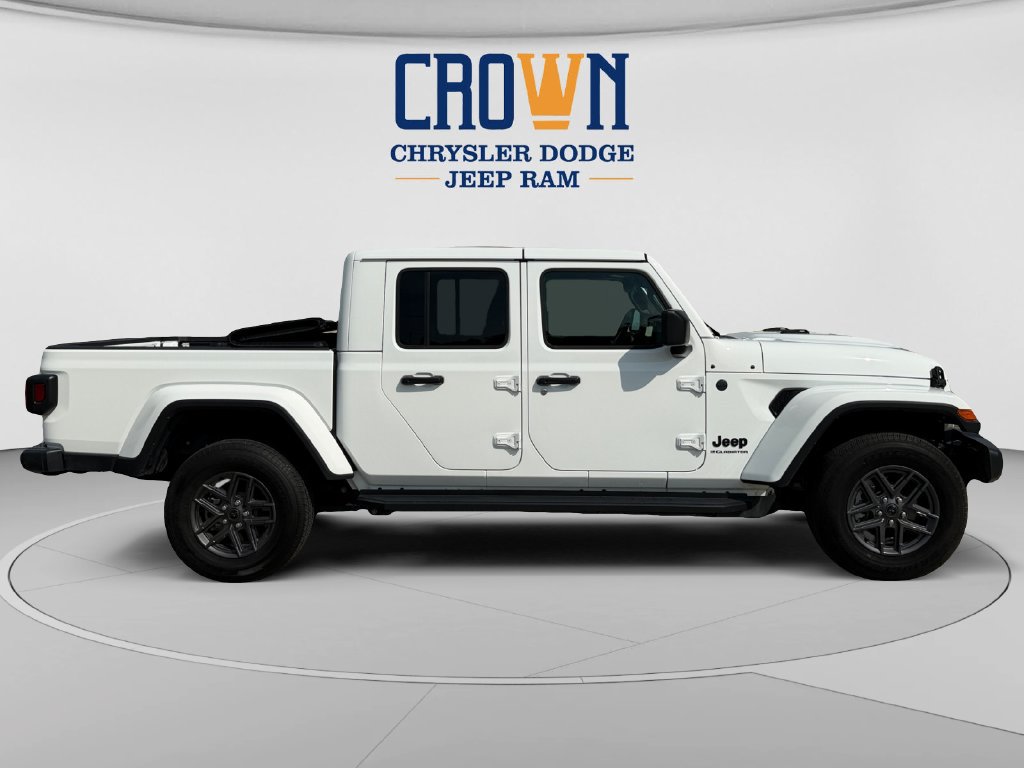 Used 2026 Jeep Gladiator Sport AWD/4WD image 2