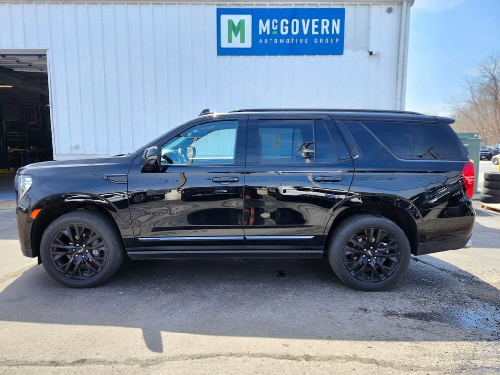 Used 2023 GMC Yukon Denali Ultimate AWD/4WD image 2