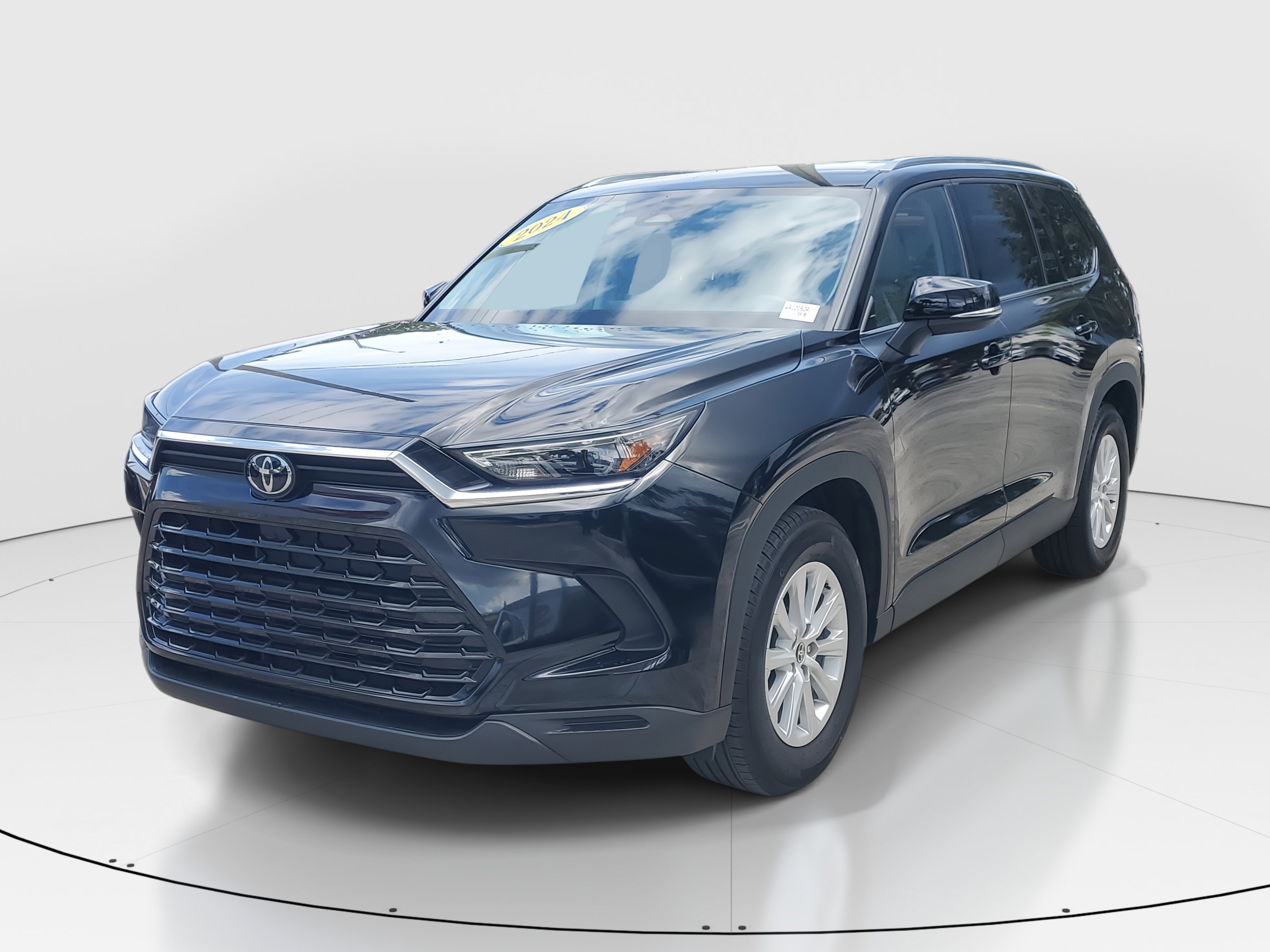 Used 2024 Toyota Grand Highlander XLE image 4