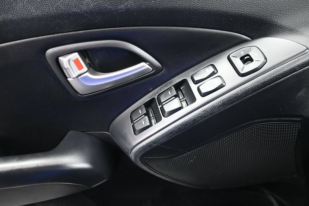 Used 2013 Hyundai Tucson Limited w/ Premium Pkg FWD image 16