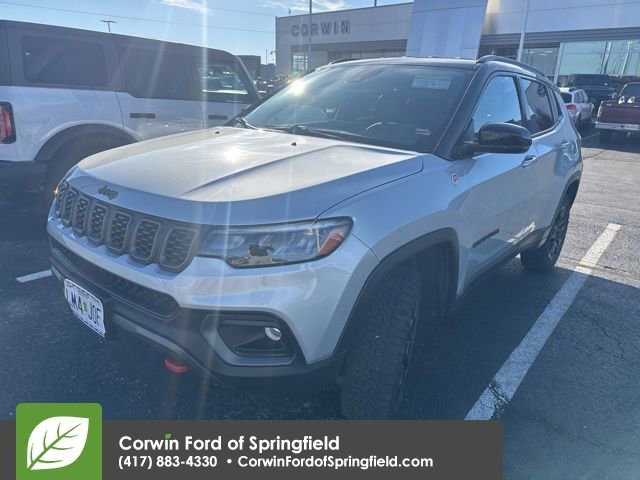 Used 2024 Jeep Compass Trailhawk image 3