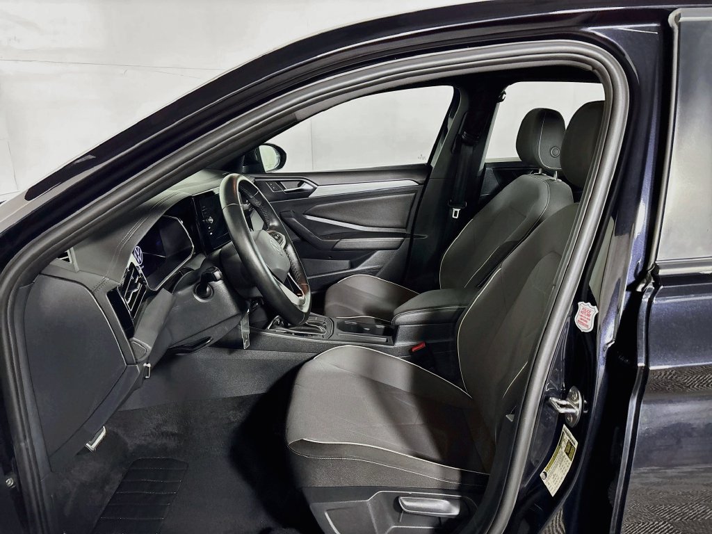 Certified 2025 Volkswagen Jetta Sport FWD image 12