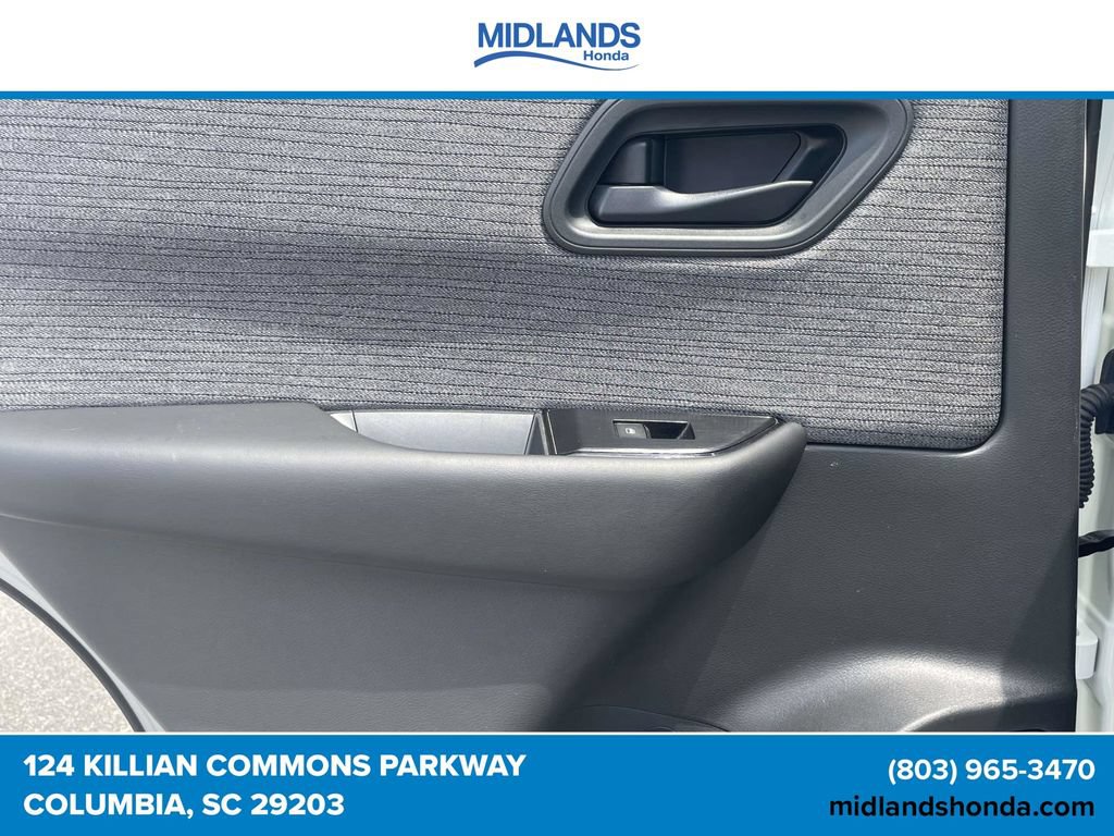 Used 2023 Nissan Rogue S AWD/4WD image 12