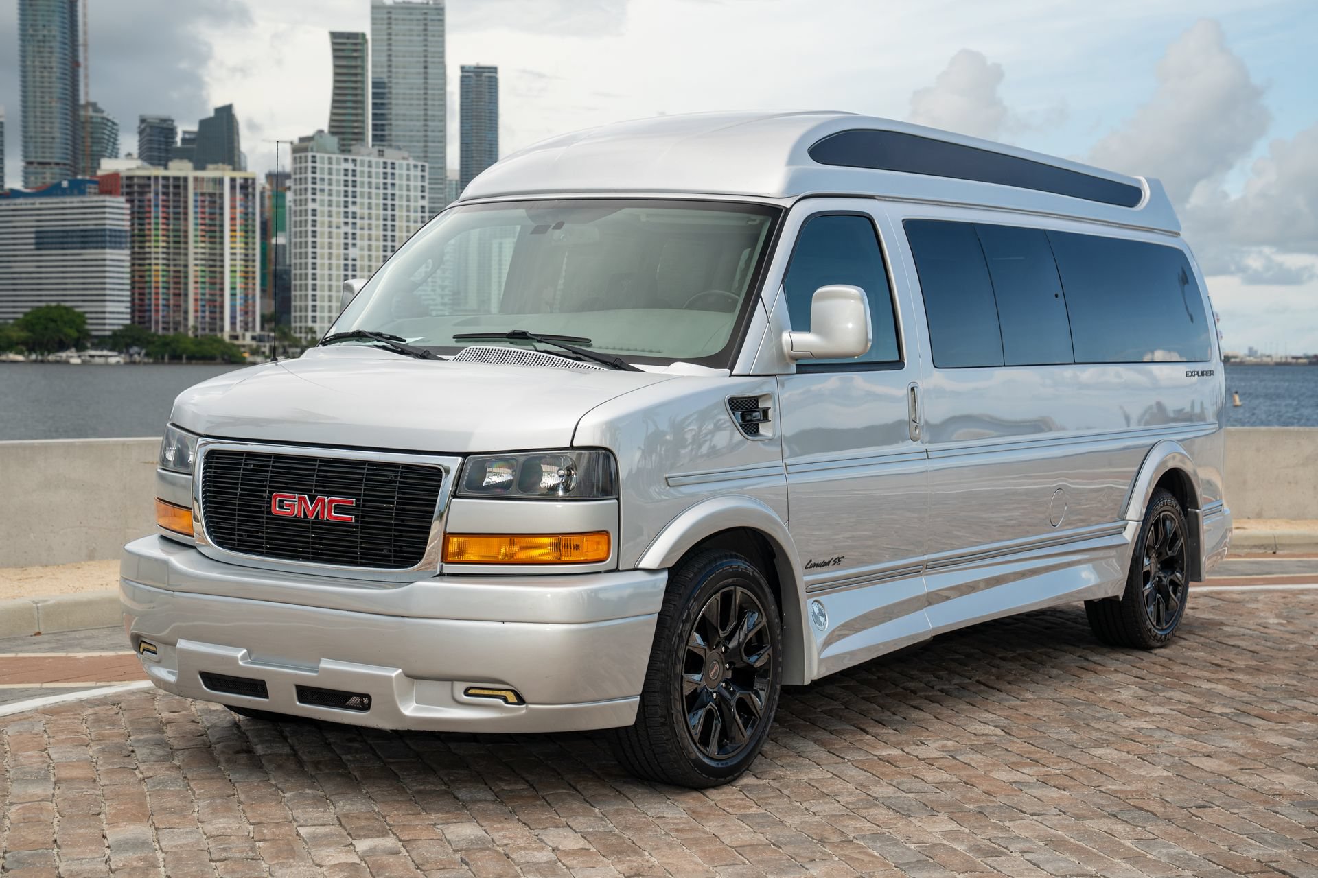 Used 2022 GMC Savana 2500 Extended RWD image 10