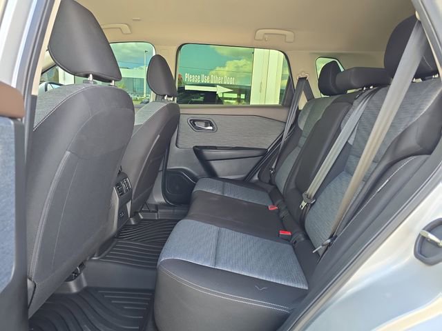 Used 2023 Nissan Rogue SV image 15