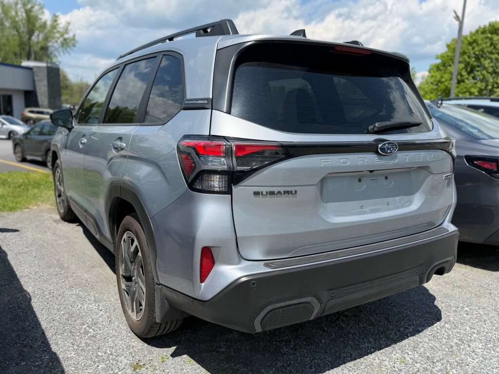 Certified 2025 Subaru Forester Limited w/ Popular Package AWD/4WD image 3