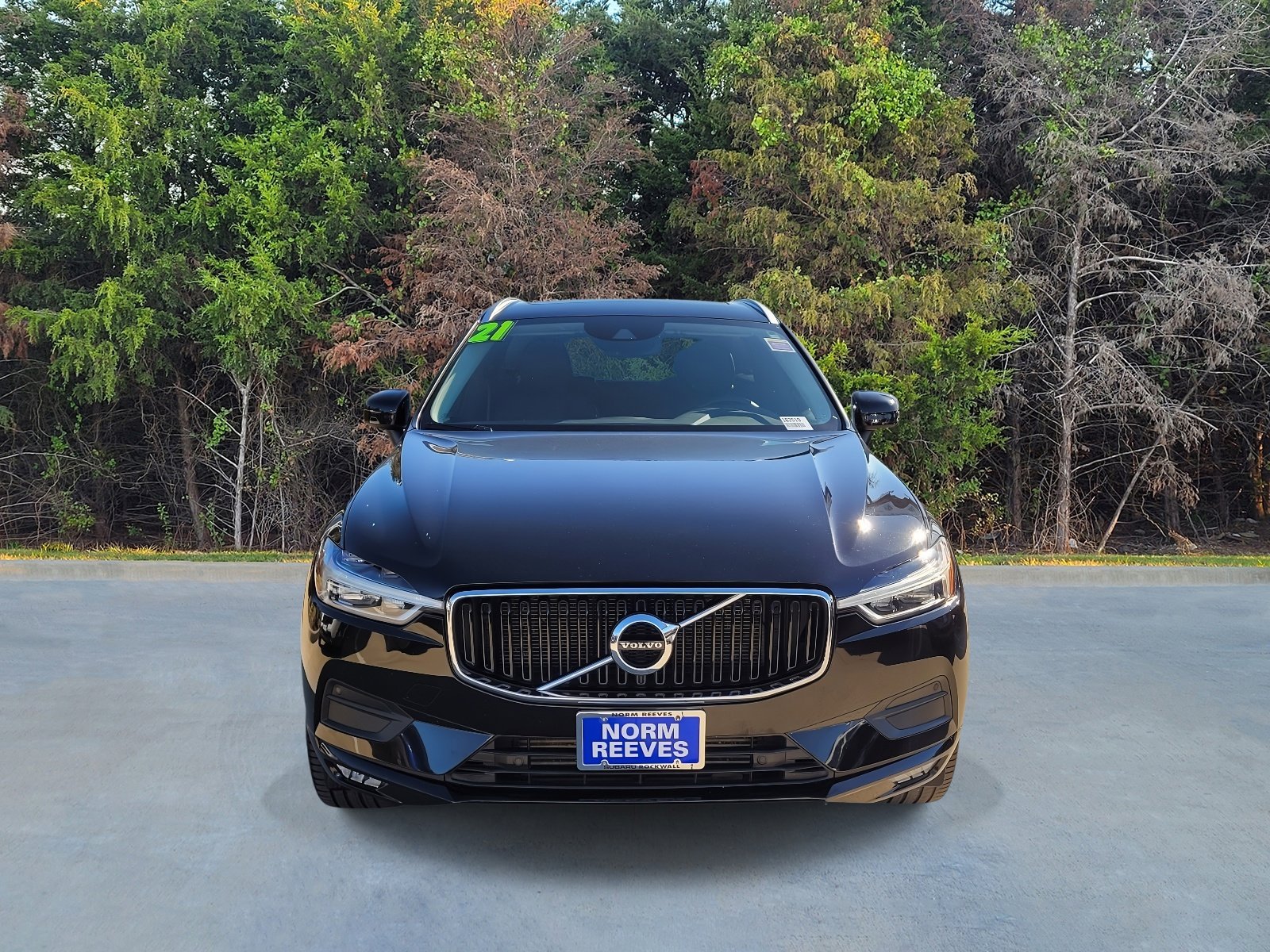 Used 2021 Volvo XC60 T6 Momentum w/ Premium Package image 2