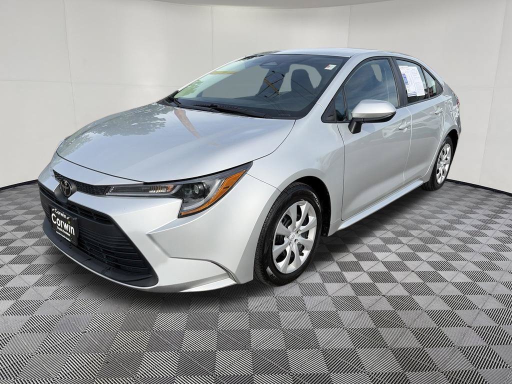 Used 2025 Toyota Corolla LE FWD image 4