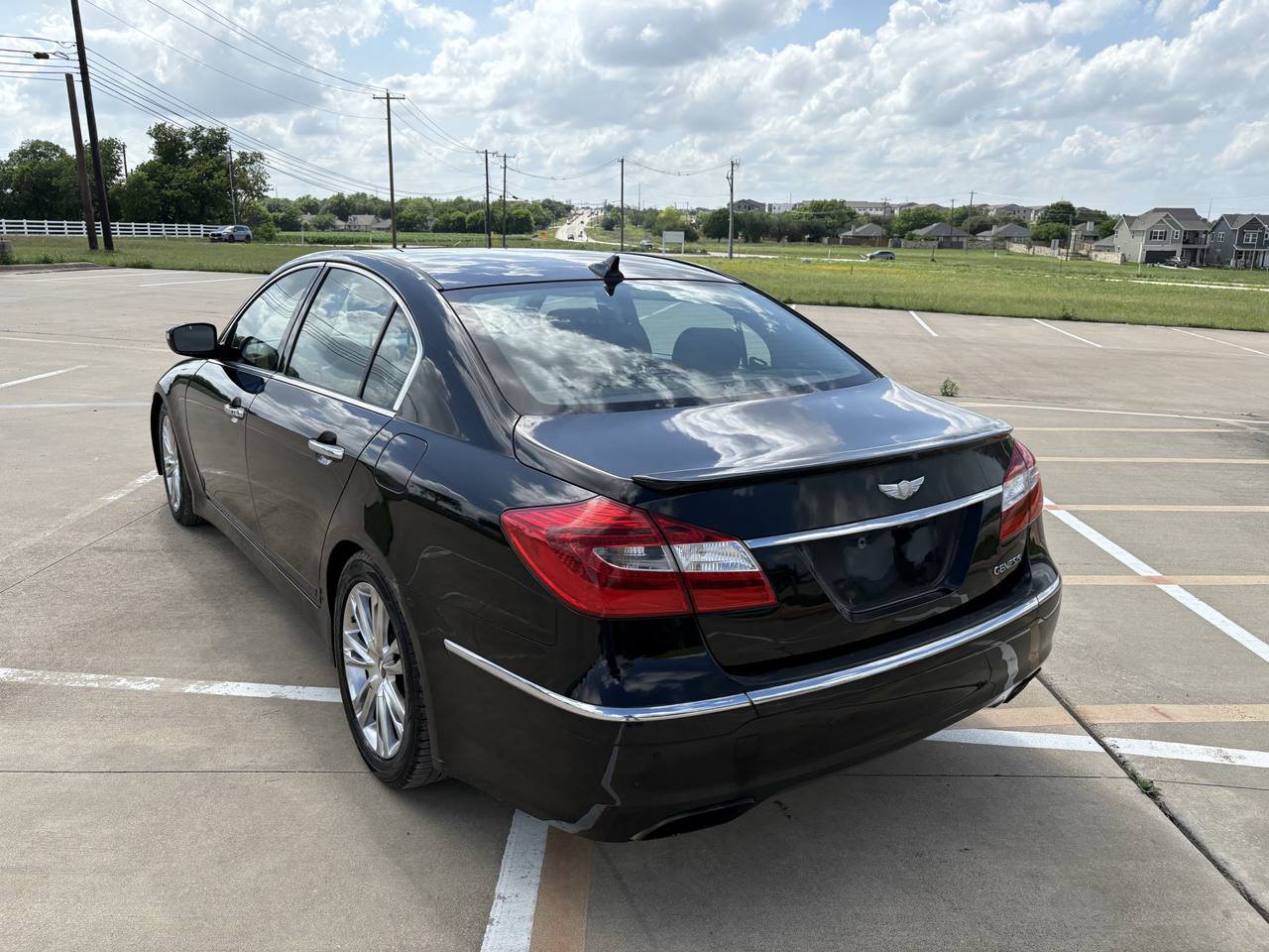 Used 2012 Hyundai Genesis 3.8 w/ Premium Pkg RWD image 3