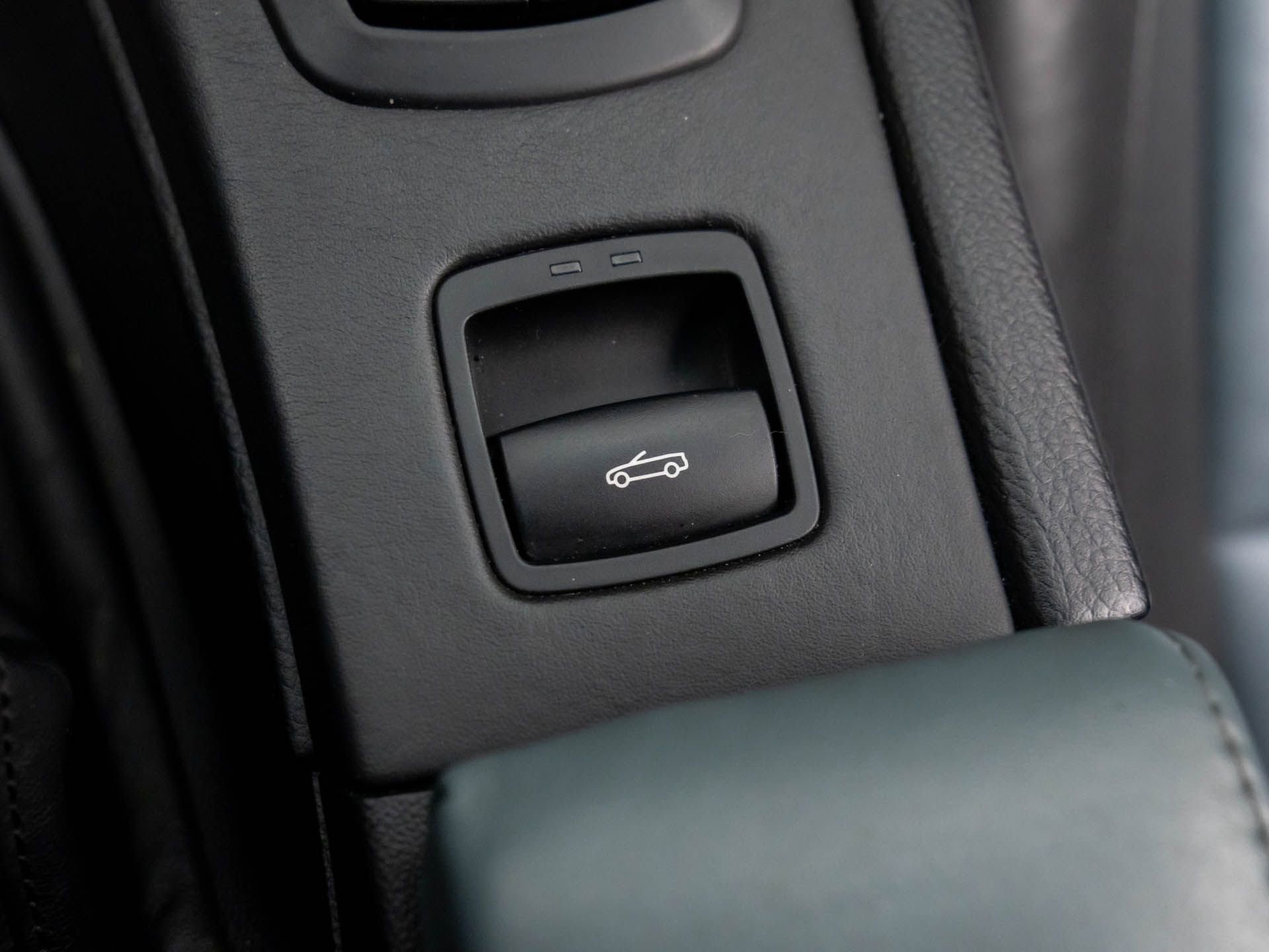 Used 2013 BMW M3 Convertible image 18