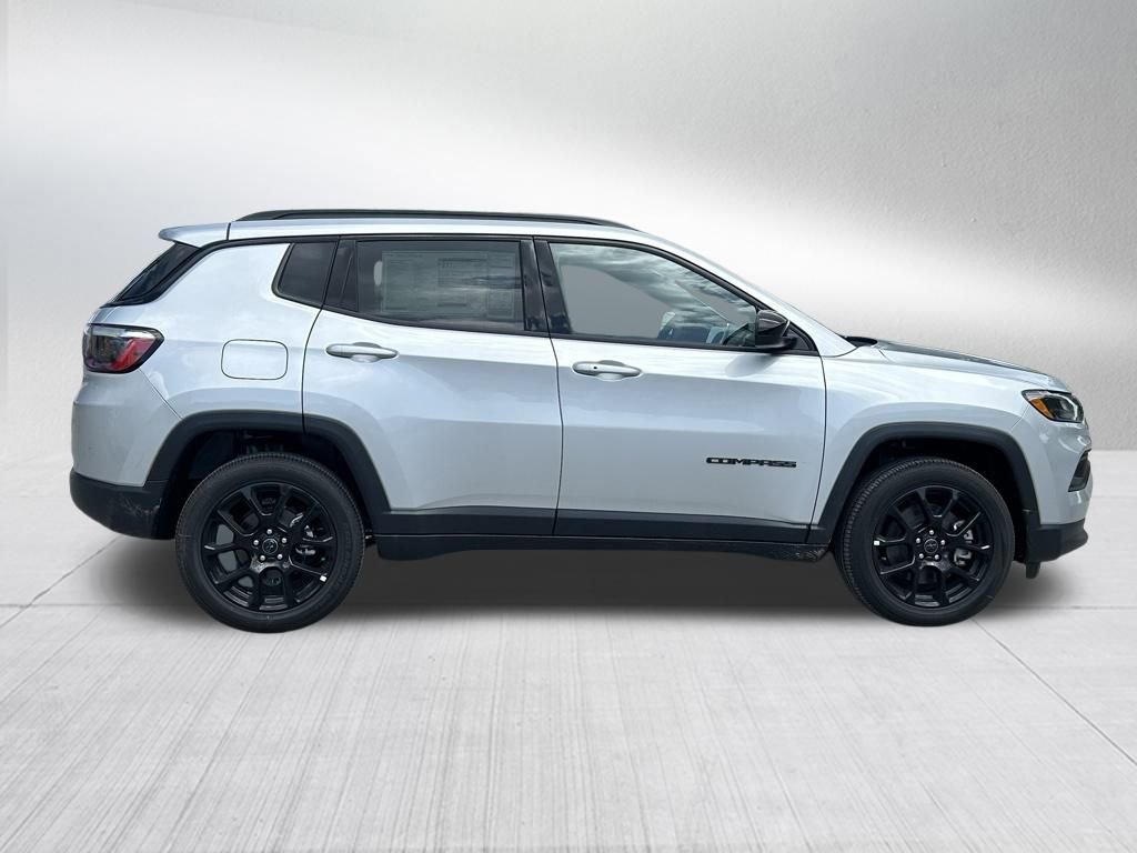 New 2025 Jeep Compass Latitude image 4