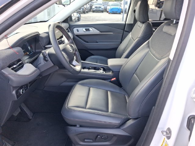 Used 2025 Ford Explorer Active w/ Active Comfort Package RWD image 12