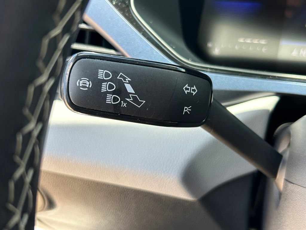 Certified 2023 Volkswagen Taos SE w/ Panoramic Sunroof Package FWD image 22