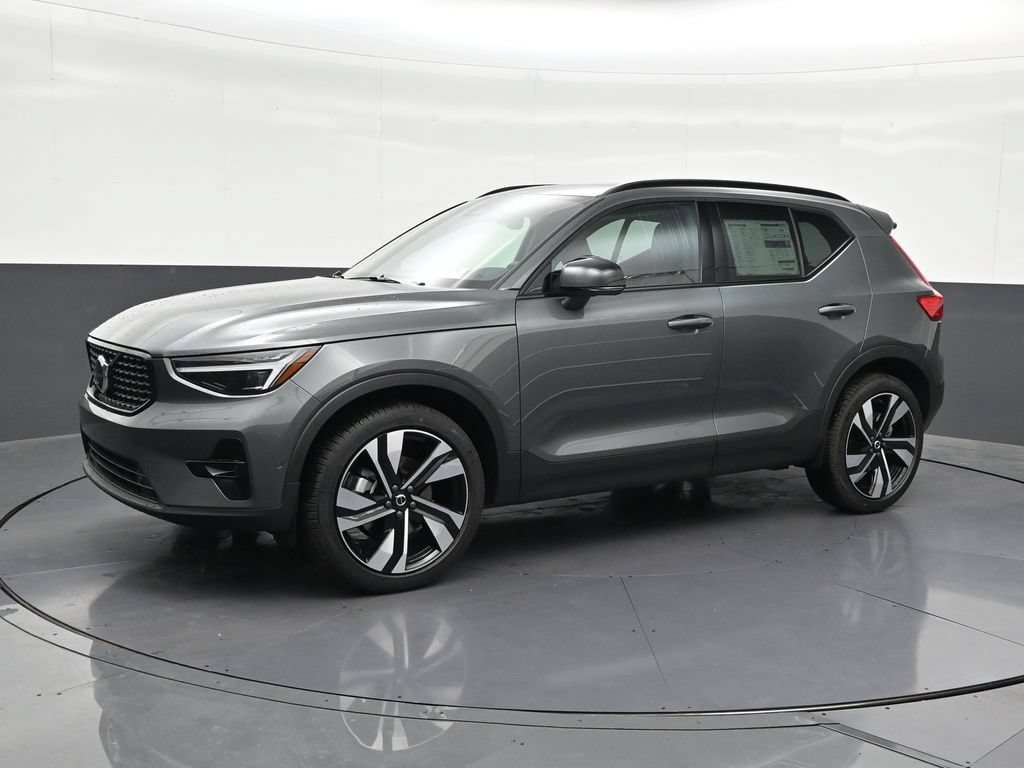 New 2026 Volvo XC40 B5 Plus AWD/4WD image 2