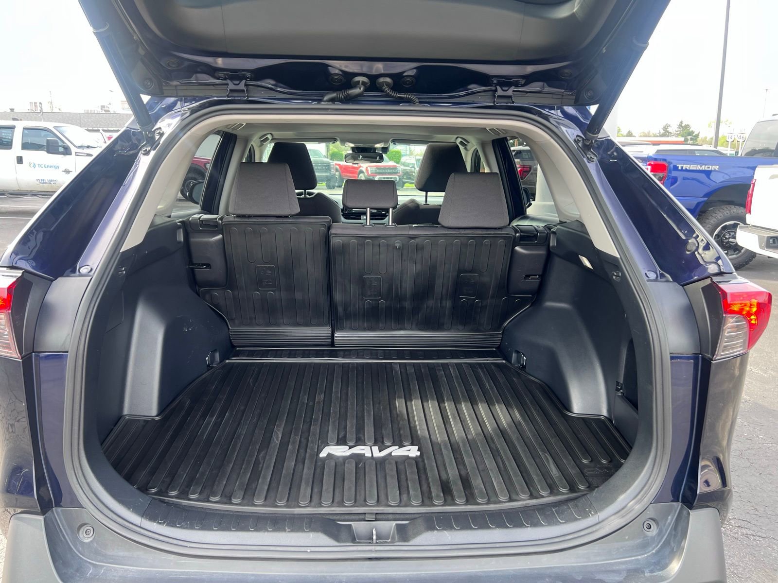 Used 2022 Toyota RAV4 XLE image 11