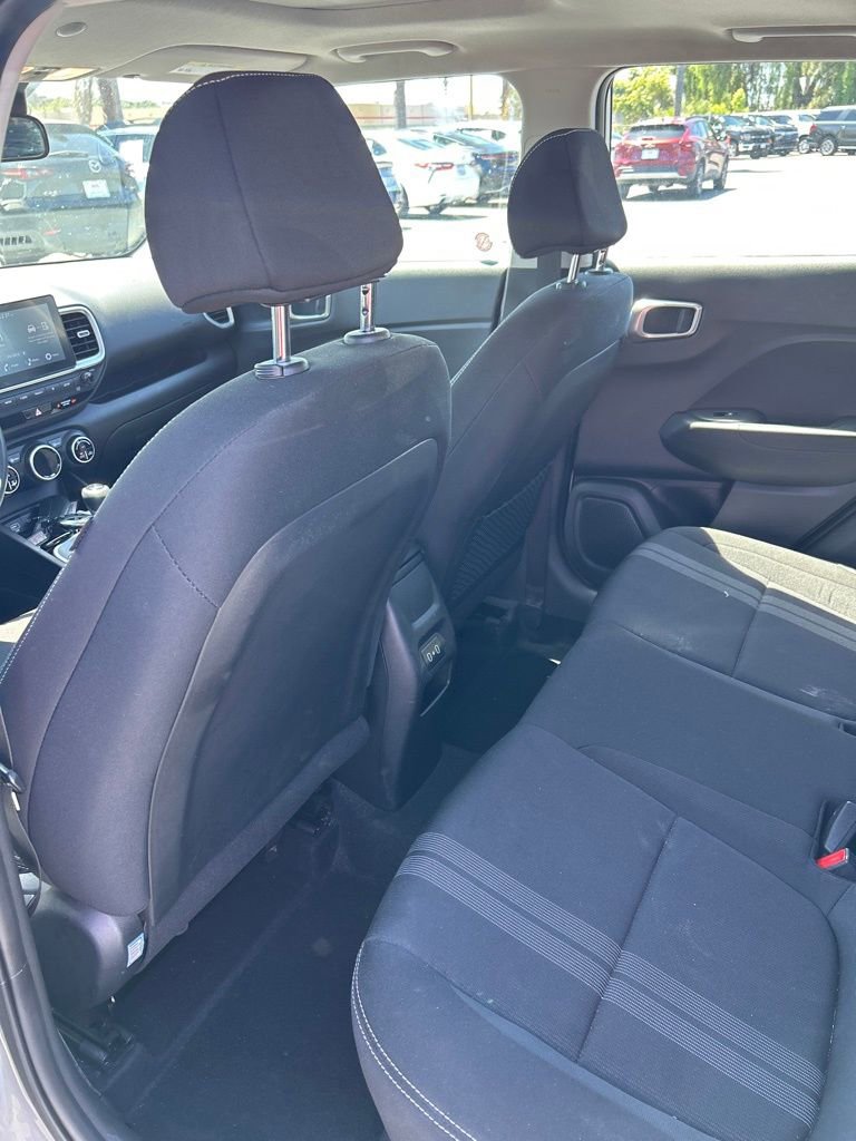 Used 2025 Hyundai Venue SEL FWD image 17