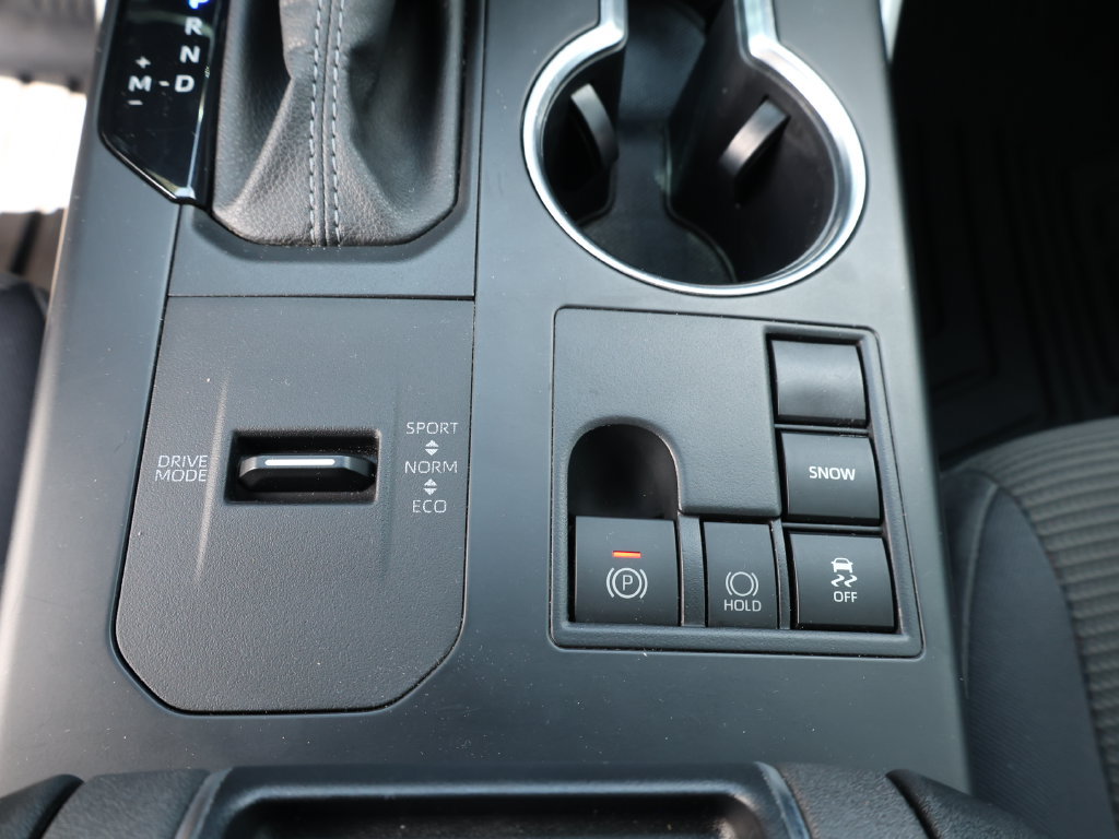 Used 2024 Toyota Highlander LE FWD image 26