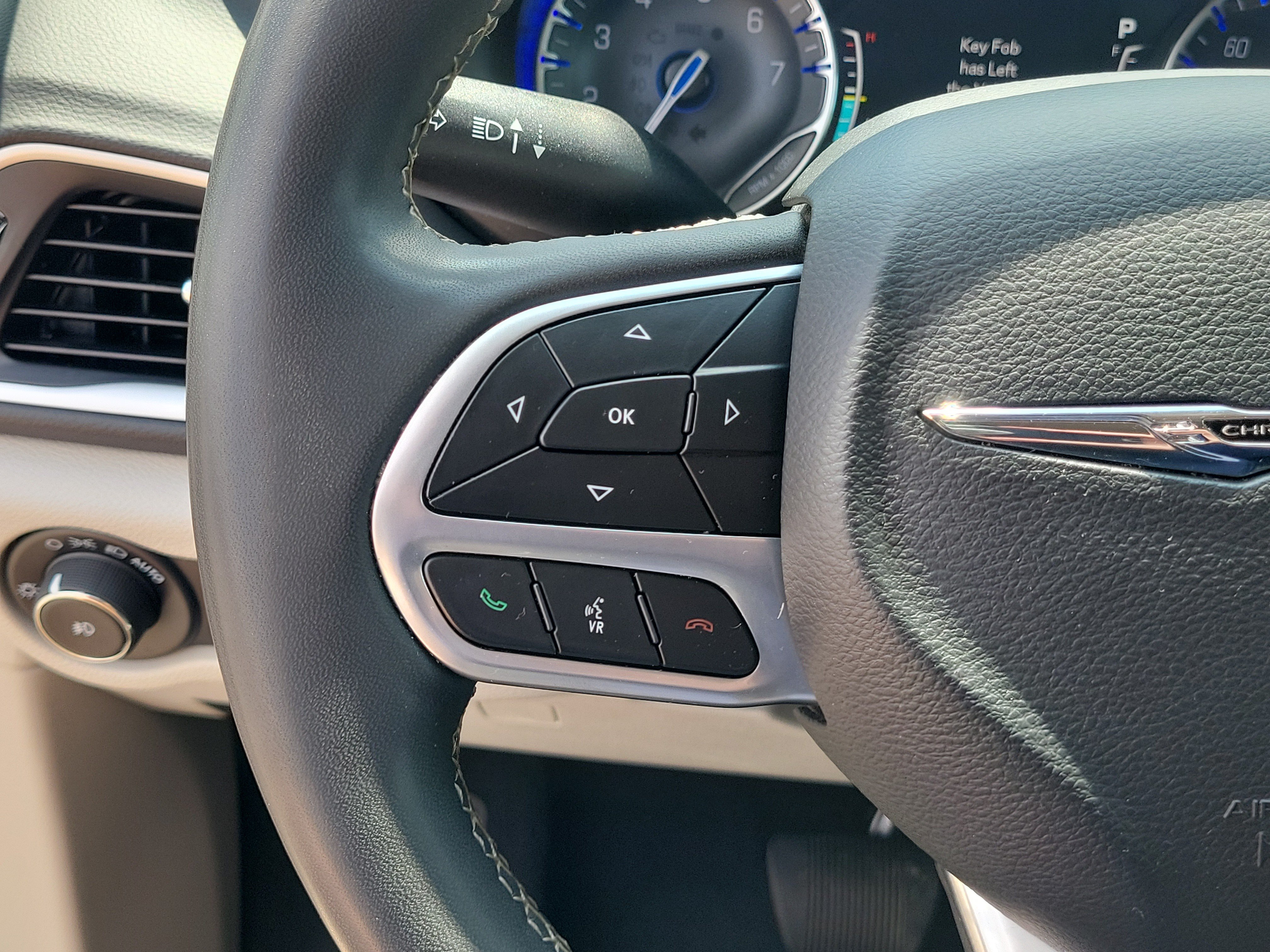 Used 2022 Chrysler Pacifica Touring-L FWD image 21