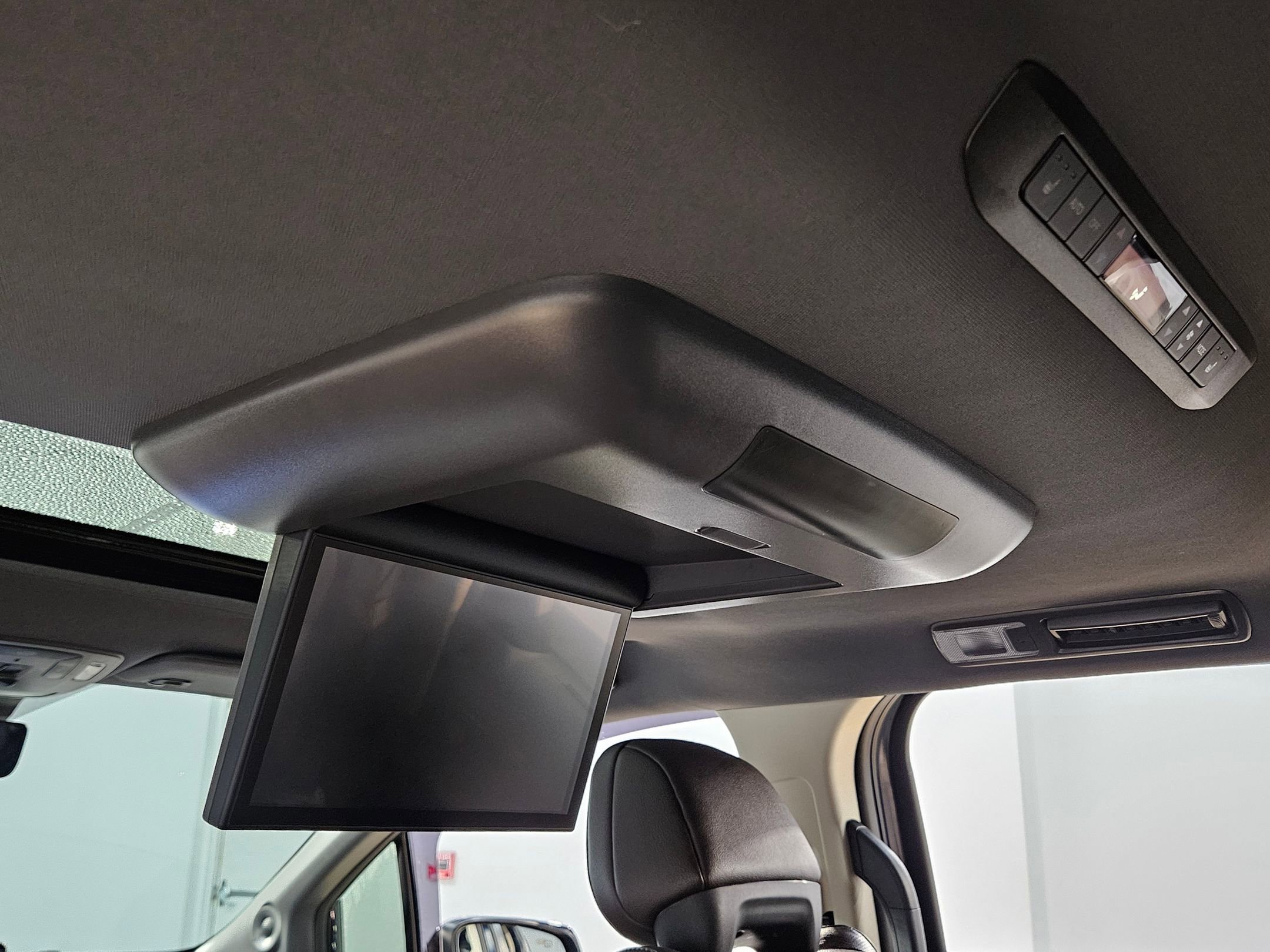 Used 2023 Toyota Sienna Platinum image 37