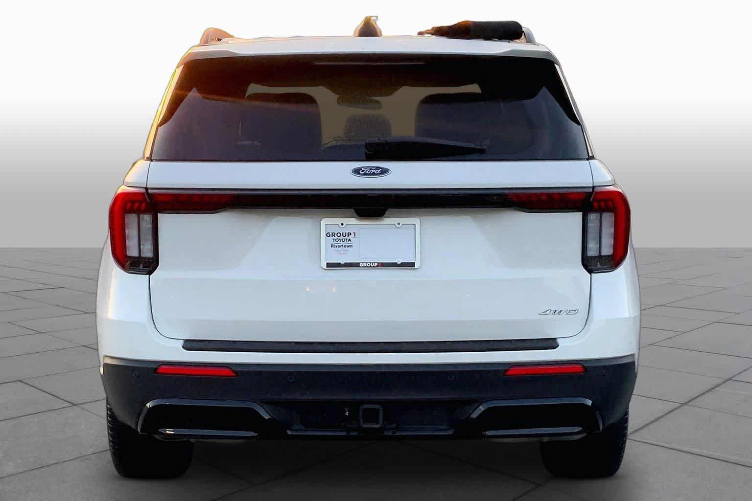 Used 2025 Ford Explorer ST-Line w/ ST-Line Street Pack AWD/4WD image 5