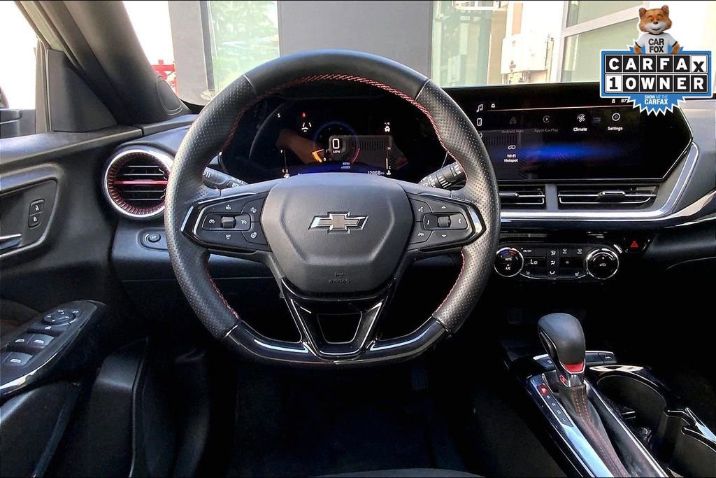 Used 2024 Chevrolet Trax RS w/ Sunroof Package FWD image 5