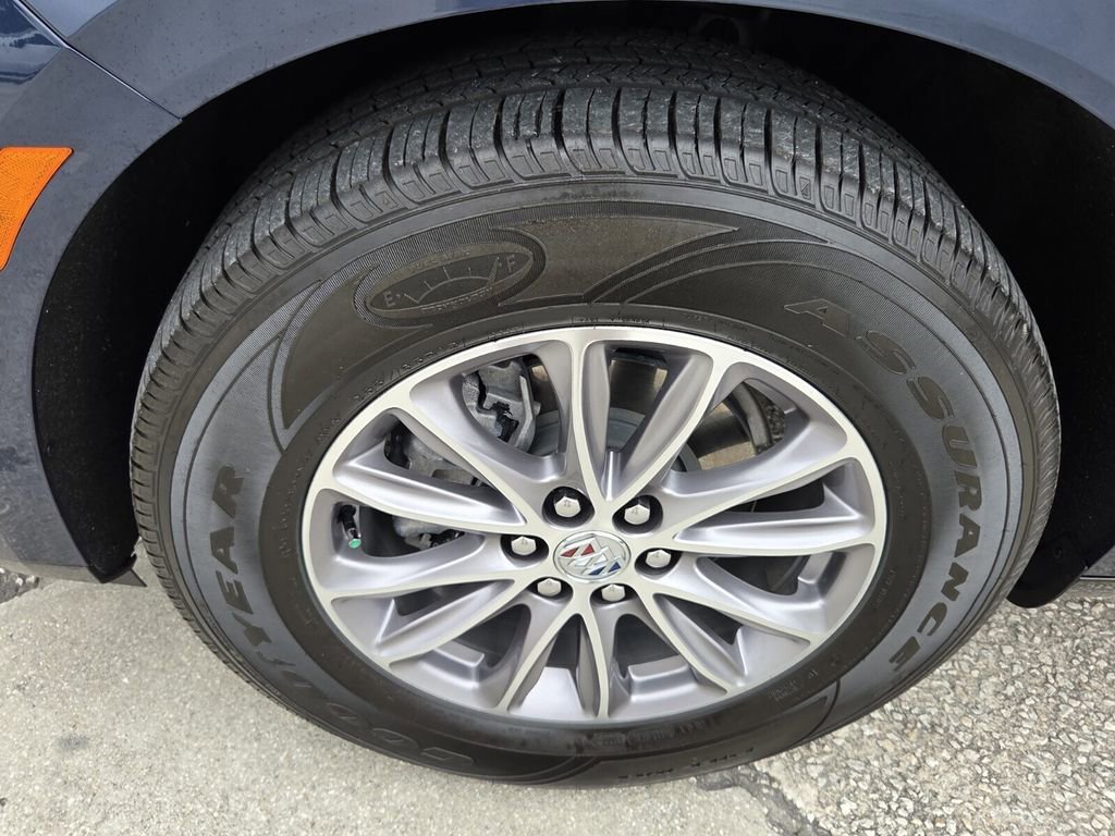 Used 2023 Buick Enclave Essence AWD/4WD image 9