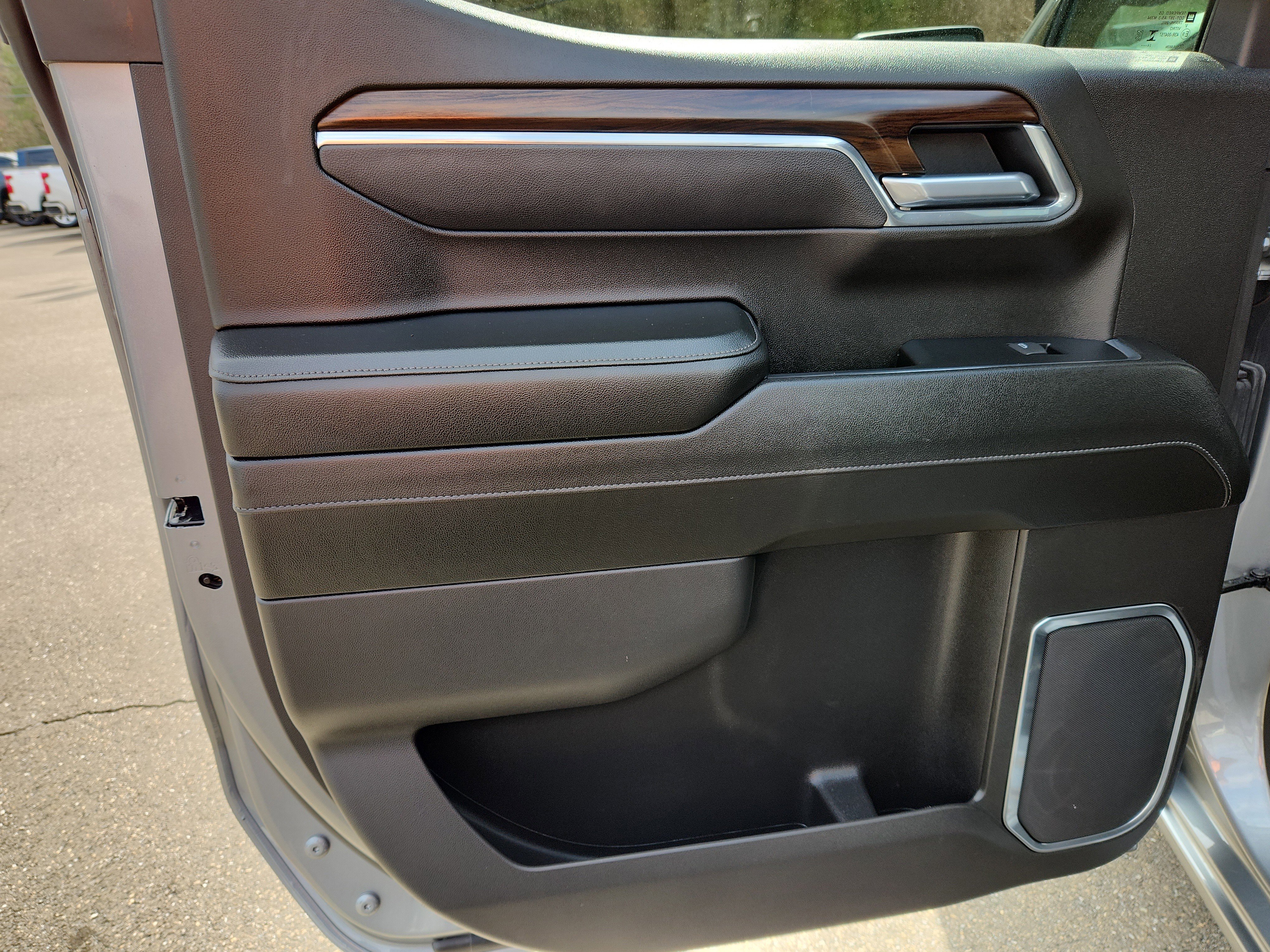 Used 2025 GMC Sierra 1500 SLT image 36