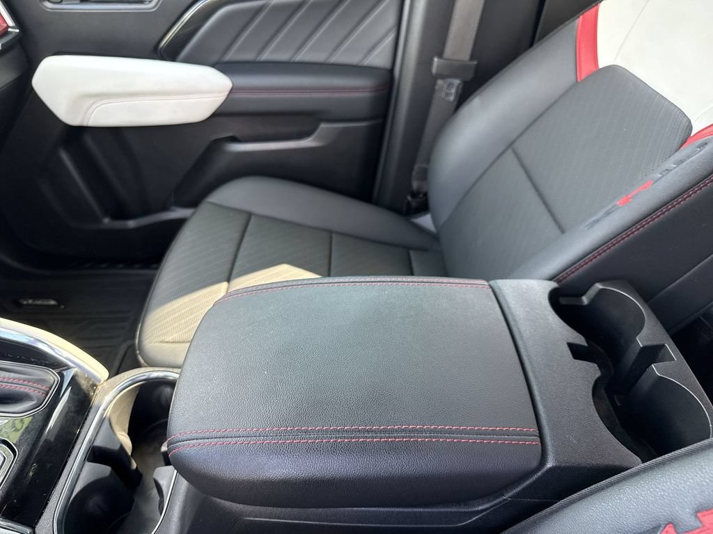 Used 2024 GMC Canyon AT4X AWD/4WD image 25
