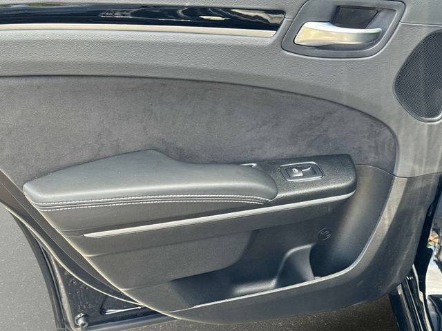 Used 2023 Chrysler 300 C RWD image 9