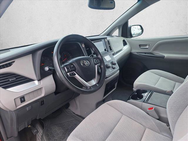Used 2015 Toyota Sienna LE image 9