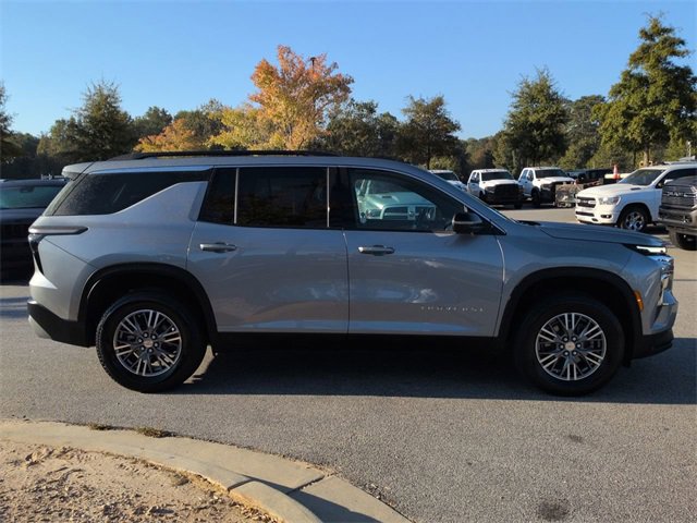 Used 2025 Chevrolet Traverse LT video 3