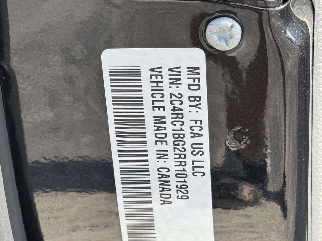 Used 2024 Chrysler Pacifica Touring-L FWD image 32