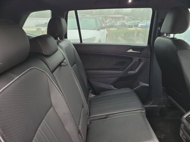 Used 2023 Volkswagen Tiguan SE R-Line image 31