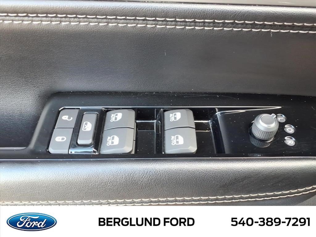 Used 2023 Jeep Wagoneer 4WD w/ Premium Group I image 23
