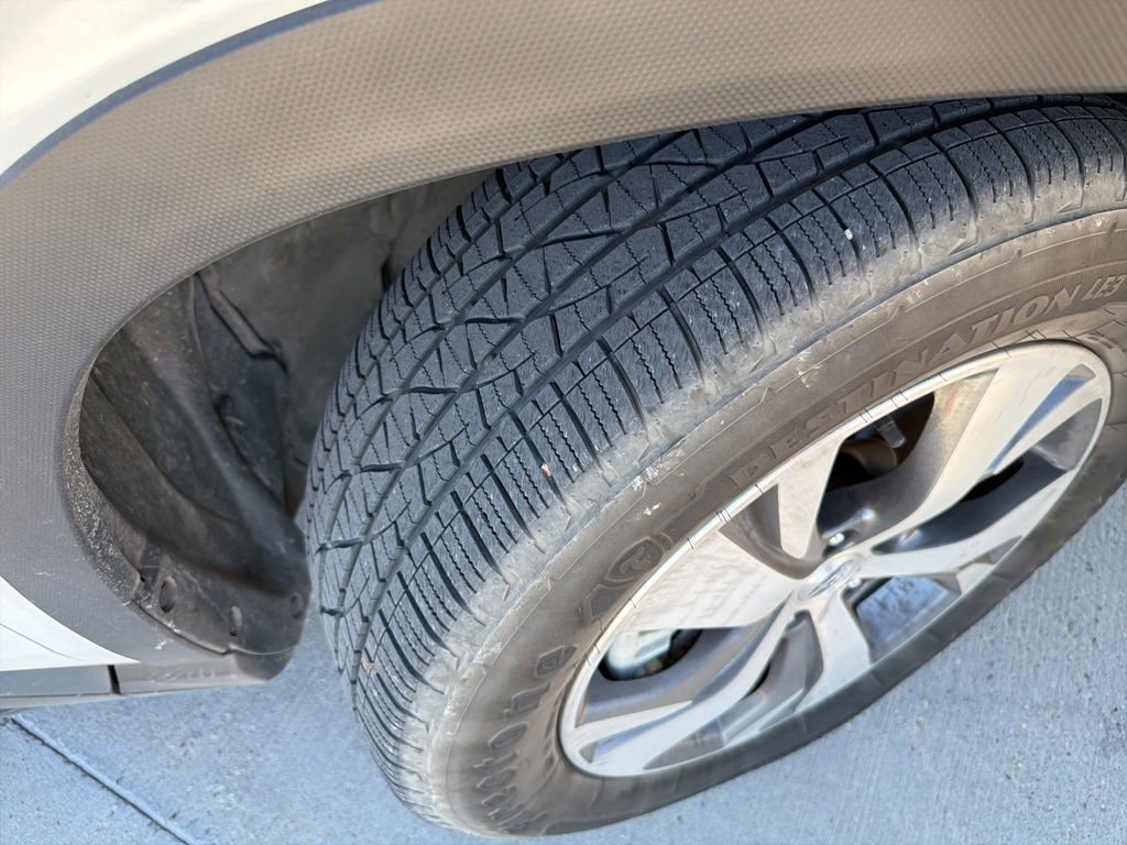 Used 2023 Subaru Ascent Premium w/ Convenience Package image 5