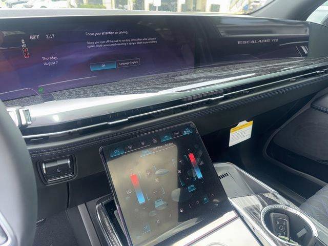 New 2025 Cadillac Escalade IQ Luxury 1 w/ Smart Trailering package image 13