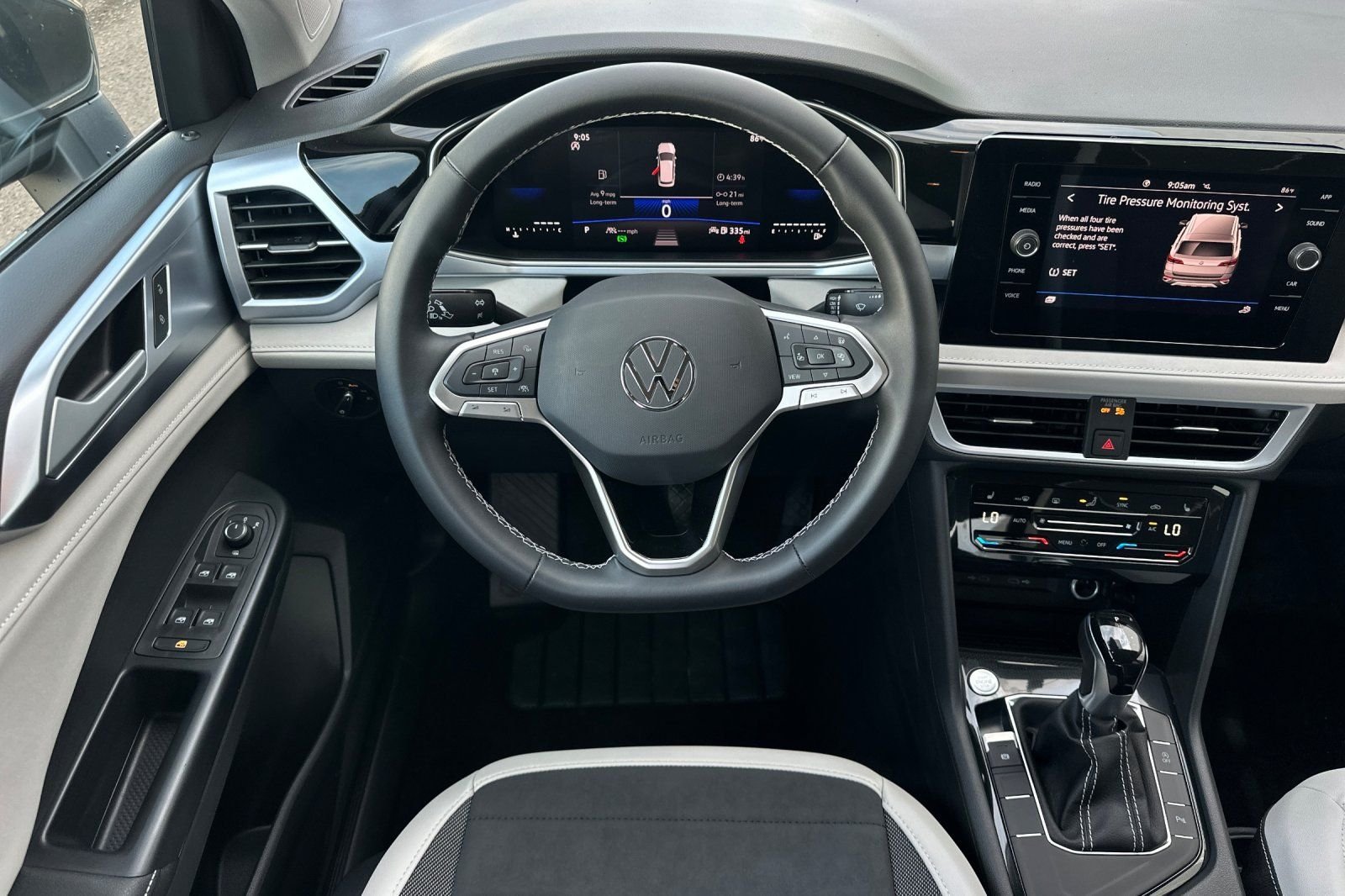 New 2026 Volkswagen Taos SE FWD image 14
