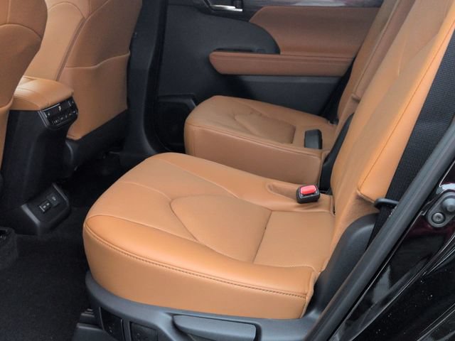 Certified 2026 Toyota Highlander Platinum AWD/4WD image 26
