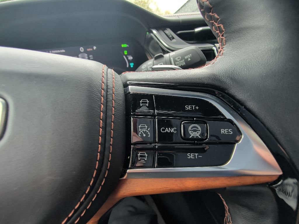 Used 2022 Jeep Grand Cherokee Summit AWD/4WD image 18