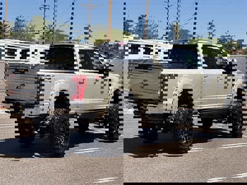 Used 2017 Ford F350 Lariat image 4