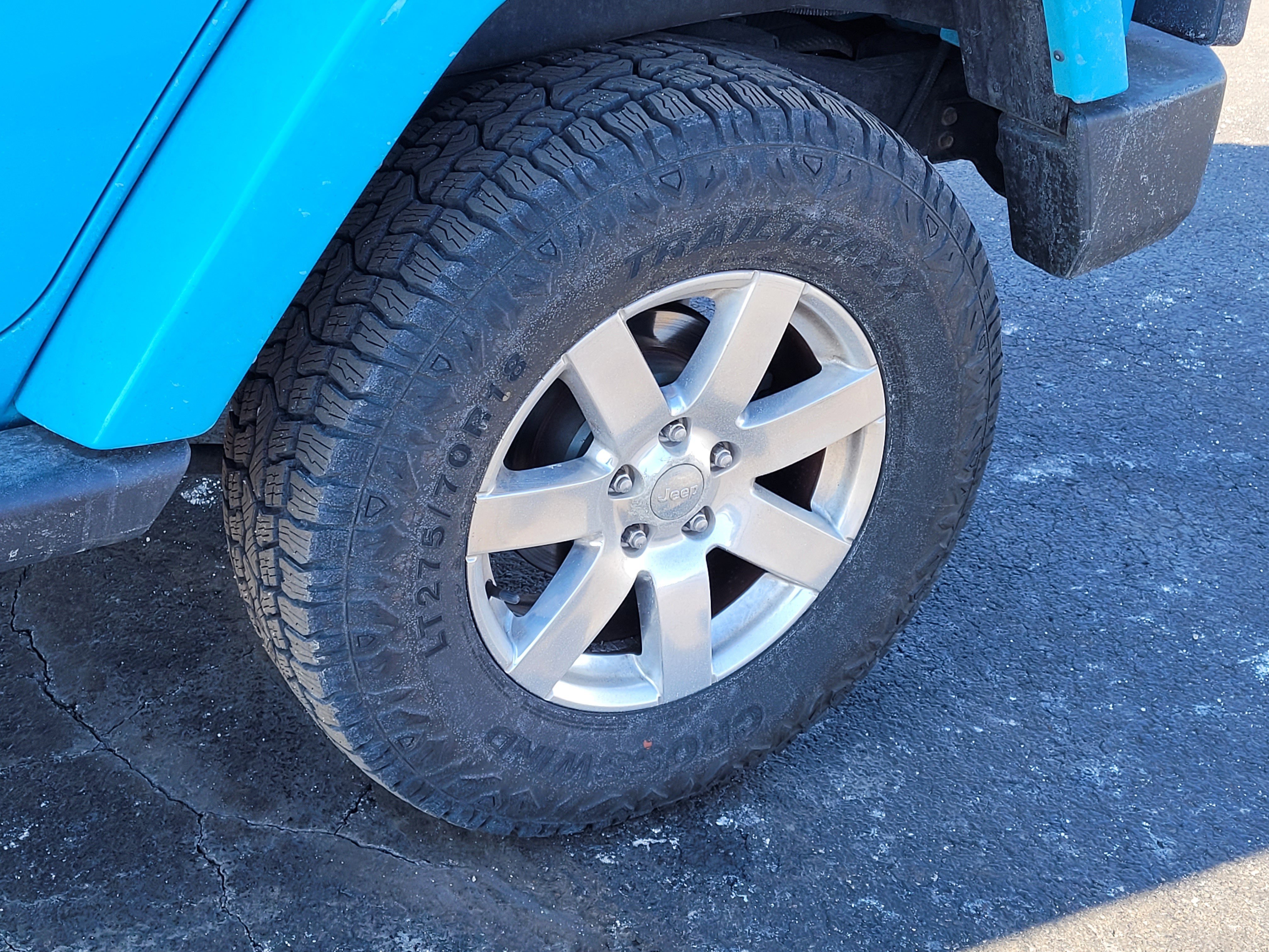 Used 2017 Jeep Wrangler Unlimited Sahara w/ Connectivity Group image 10