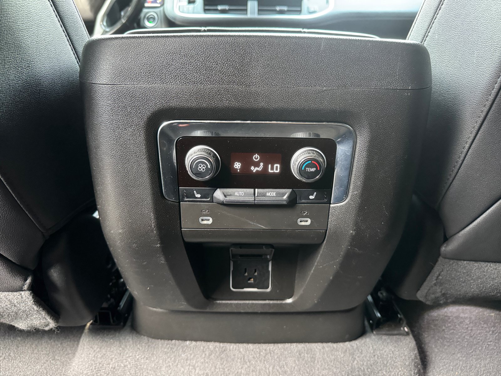 Used 2023 Chevrolet Suburban Premier AWD/4WD image 13