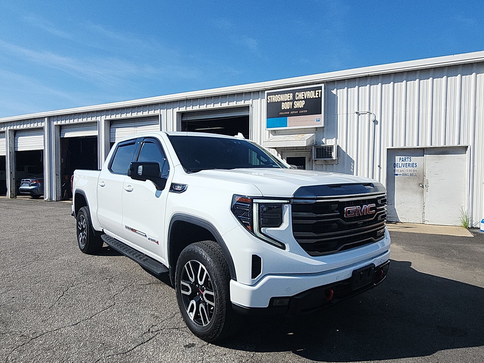 Used 2023 GMC Sierra 1500 AT4 w/ AT4 Premium Package AWD/4WD image 7