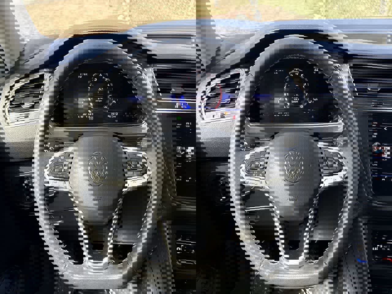 Used 2024 Volkswagen Tiguan SE image 16