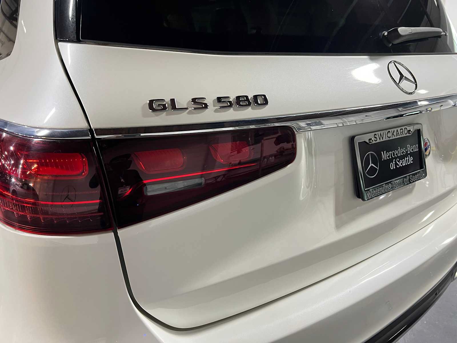 Used 2024 Mercedes-Benz GLS 580 4MATIC image 13