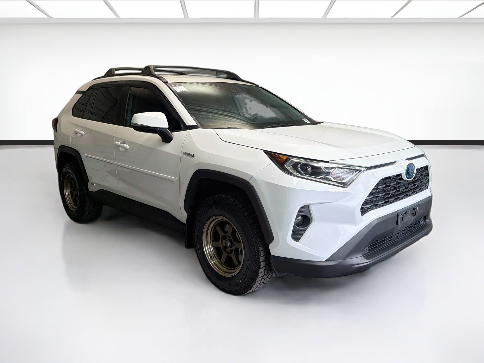 Used 2020 Toyota RAV4 XLE w/ Carpet Mat Package AWD/4WD image 3