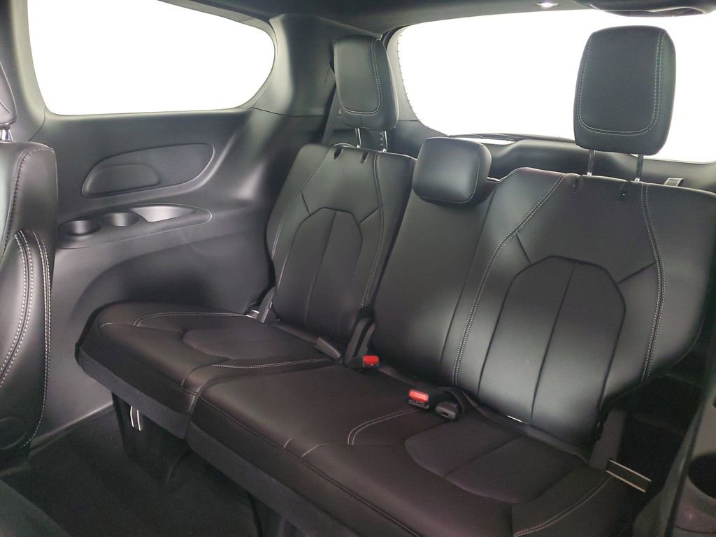 New 2026 Chrysler Pacifica Select image 14