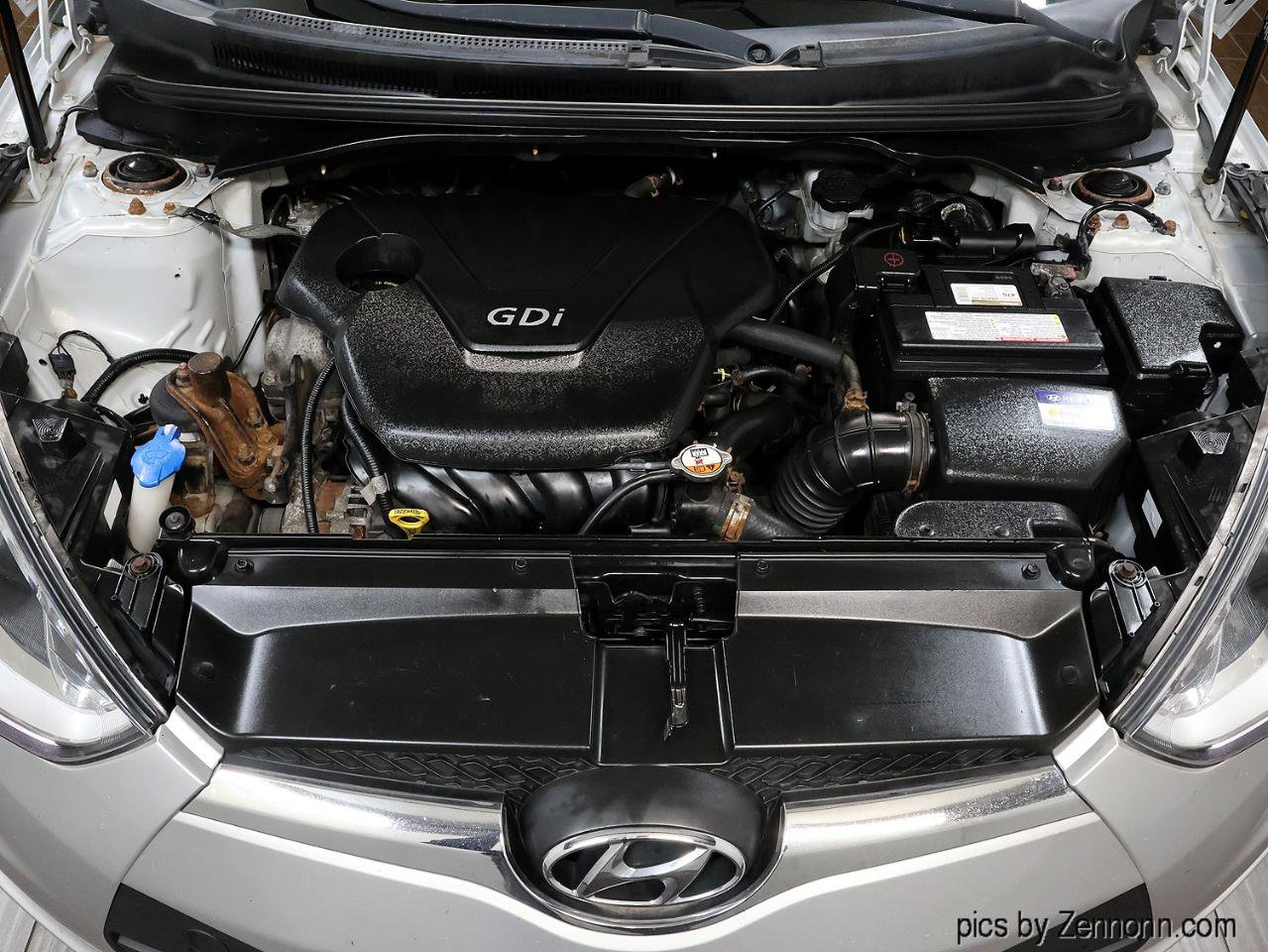 Used 2016 Hyundai Veloster FWD image 34
