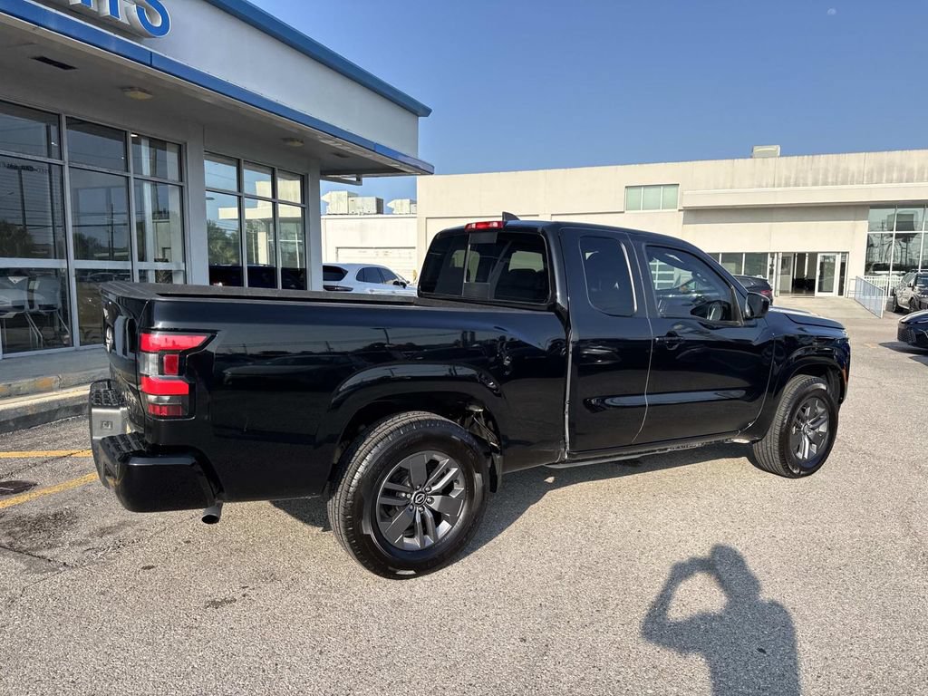 Used 2025 Nissan Frontier SV RWD image 8