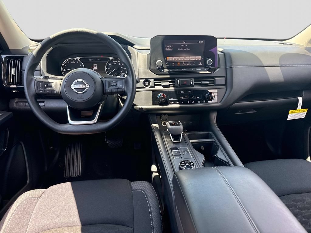 Used 2025 Nissan Pathfinder S AWD/4WD image 13
